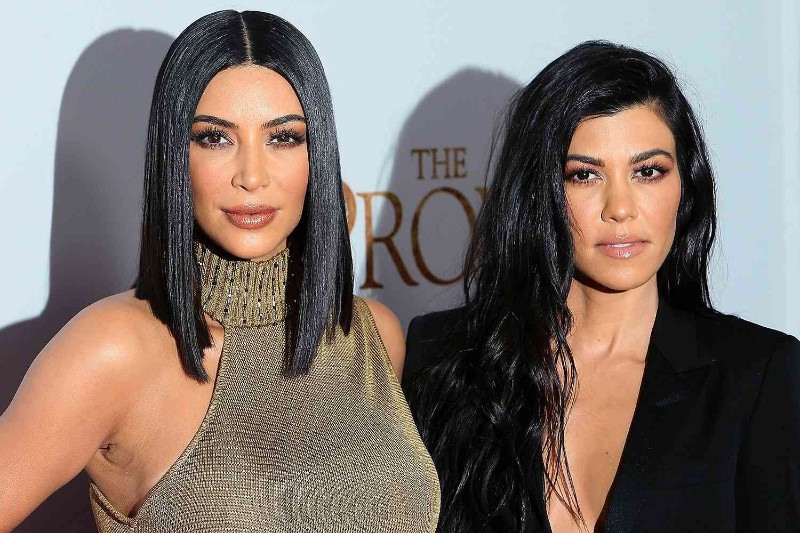 Ким и Кортни Кардашиян.