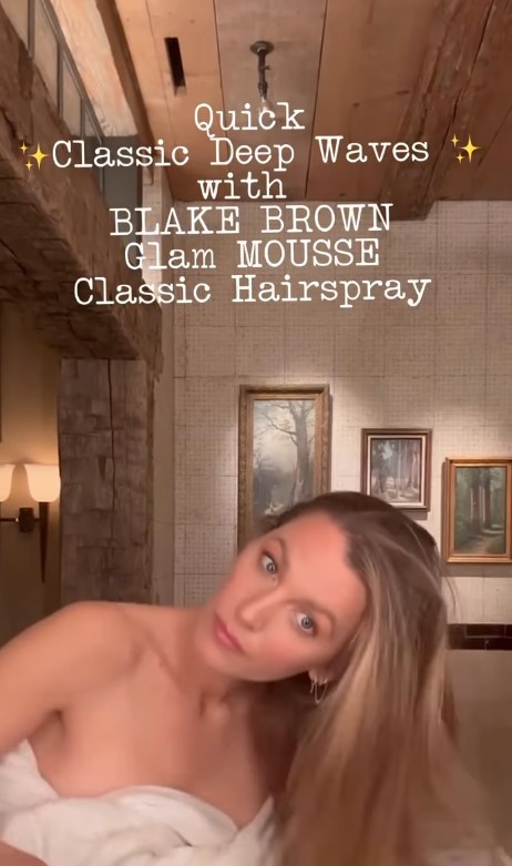 Блейк Лайвли показва как си прави прическата.