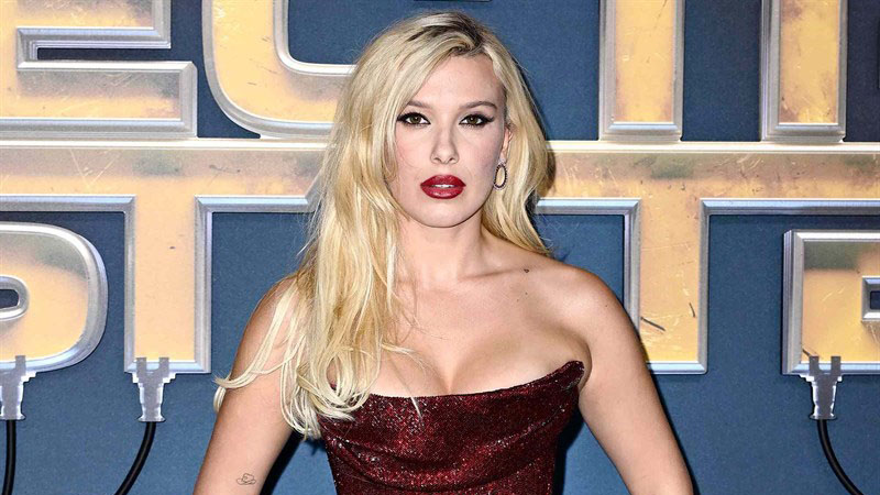 Мили Боби Браун присъства на специалната прожекция на „Електрическата държава“ на 4 Март 2025 г.