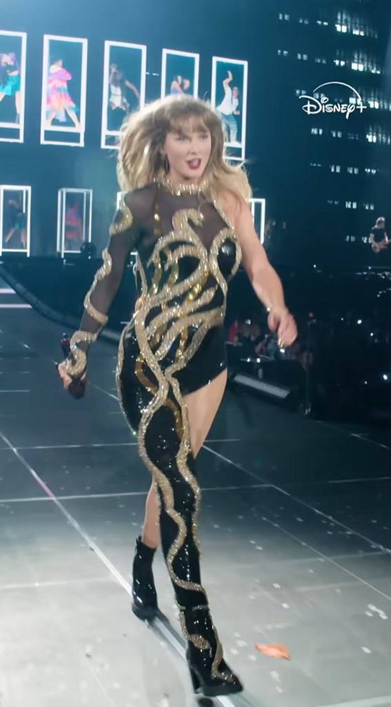 Тейлър Суифт по време на концерт.