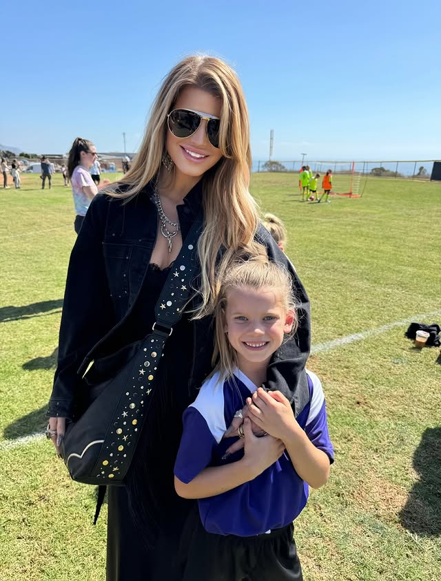Джесика Симпсън заедно с дъщеря си.
