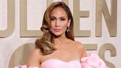 Дженифър Лопес присъства на 81-вата годишна церемония по връчването на наградите „Златен глобус“ на 7 Януари 2024 г. в Бевърли Хилс, Калифорния.