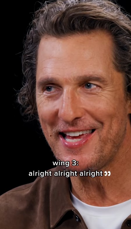 Матю Макконъхи по време на участието си в шоуто Hot Ones.