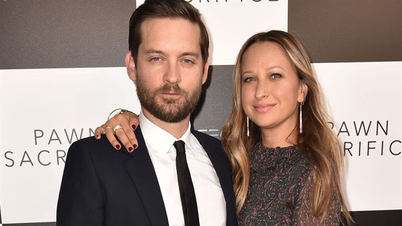 Тоби Магуайър и Дженифър Майър.