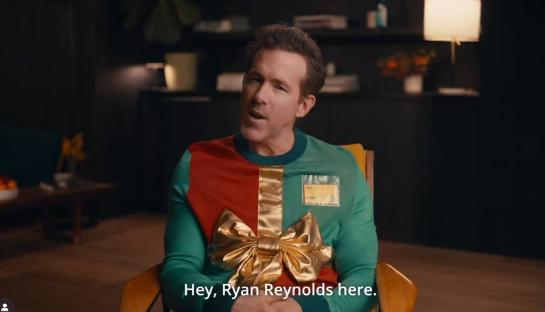 Райън Рейнолдс във видеото в подкрепа на фондация SickKids.