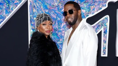 Джанис Комбс заедно със сина си Шон на наградите на MTV на 12 Септември, 2023 г. в Ню Джърси.