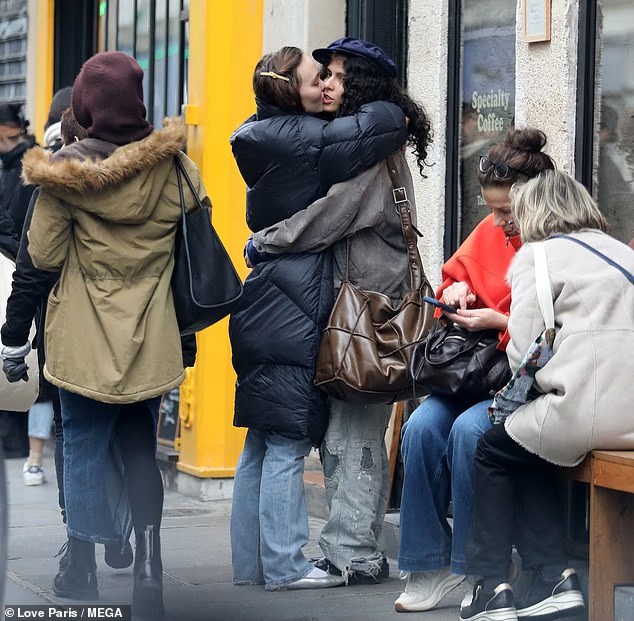 Лили-Роуз Деп и 070 Shake в Париж.